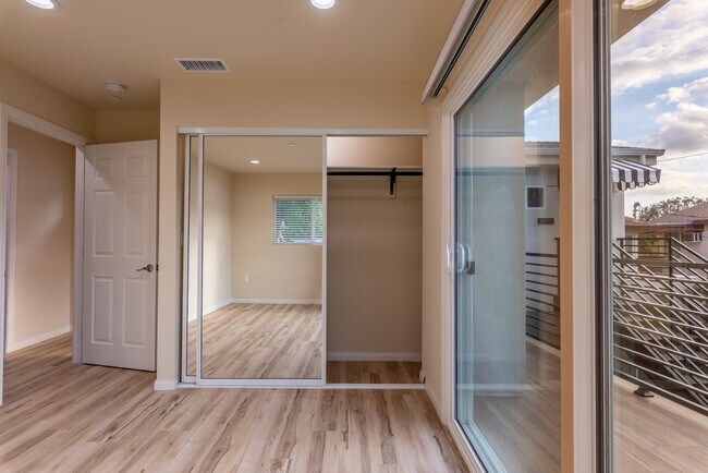 Building Photo - 1637 N Allen Ave