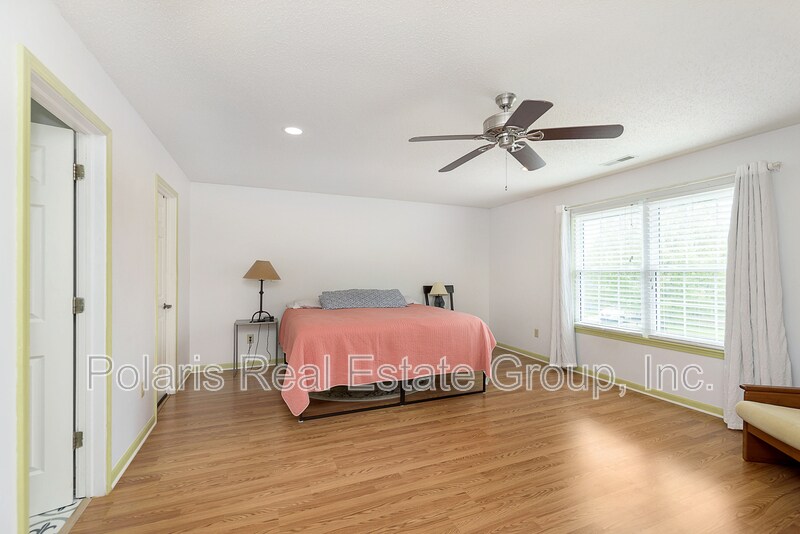 Building Photo - 266 E Pine Ridge Dr