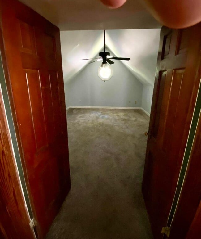 Building Photo - 407 Lewis St