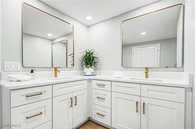 Building Photo - 4140 Bayhead Dr