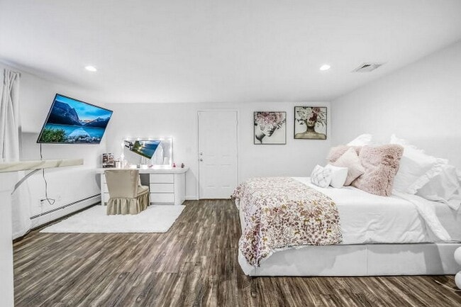 Building Photo - 386A Park Ave