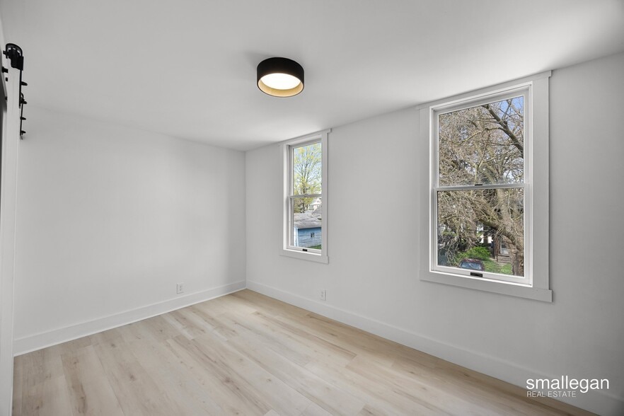 Building Photo - 1322 Hurd St SE