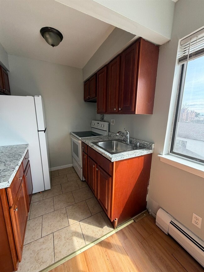 Building Photo - 230 68th St