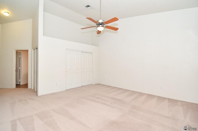 Building Photo - 8406 E Lorenzo Ln