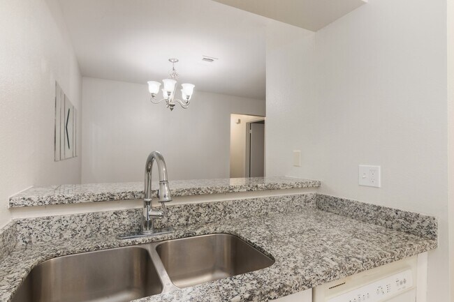 Building Photo - 10555 Turtlewood Ct
