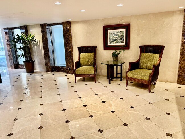 Building Photo - Colony Surf fully furnished and newly remodelled oceanfront "end unit" with parking + washer/drye...