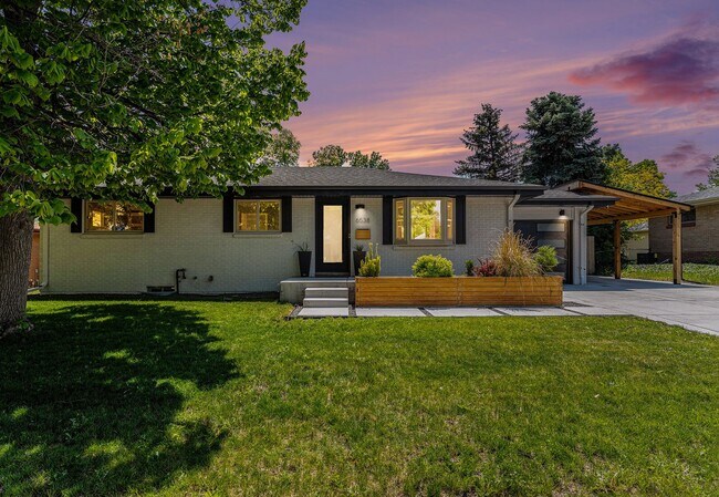 Primary Photo - $500 OFF RENT!!!! STUNNING 5BD/3BA Home in...