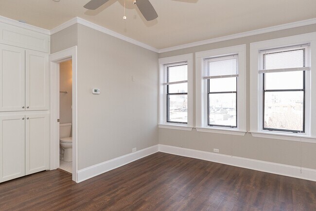 Building Photo - 817 W Lakeside Pl