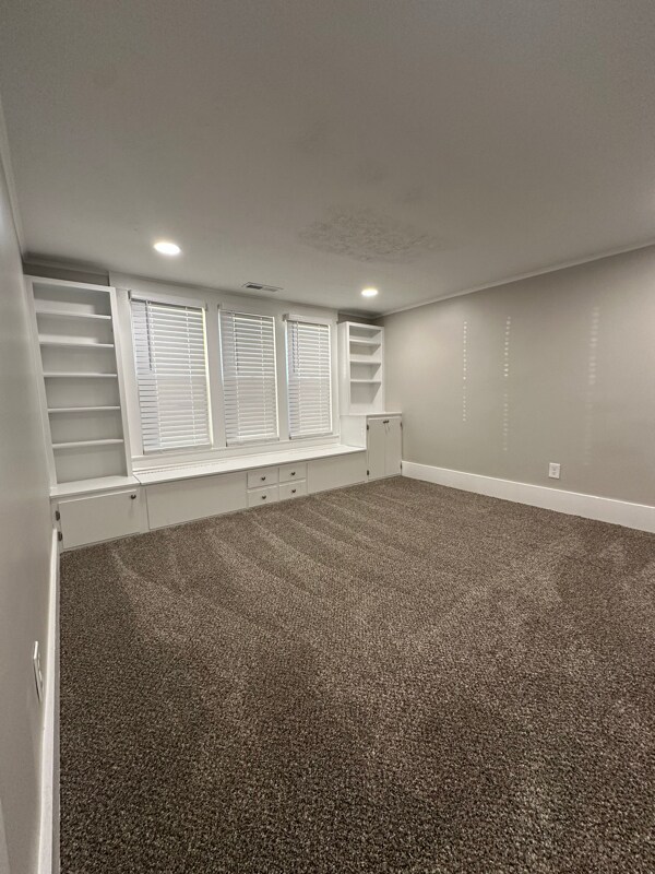 Building Photo - 63 E Poplar St