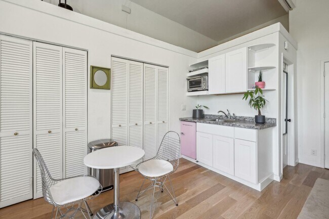 Building Photo - 85 Ridge Rd