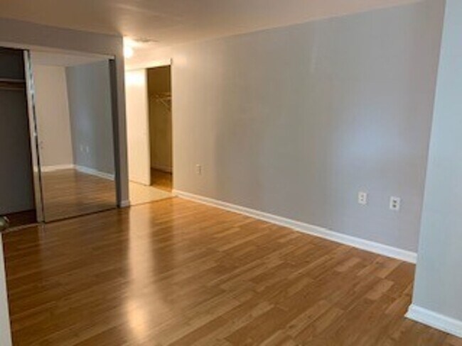 Building Photo - Pembrook Condo in Alexandria