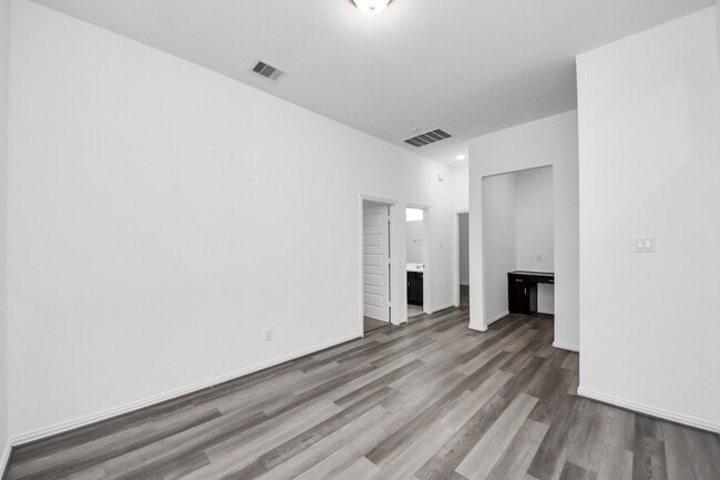 Building Photo - 5827 Northern Rose Ln