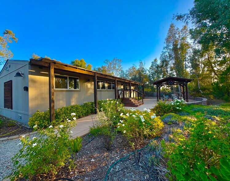 Primary Photo - 35635 Glenoaks Rd