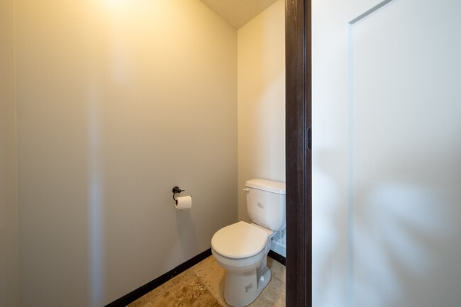 Building Photo - 2638 Vierling Dr E