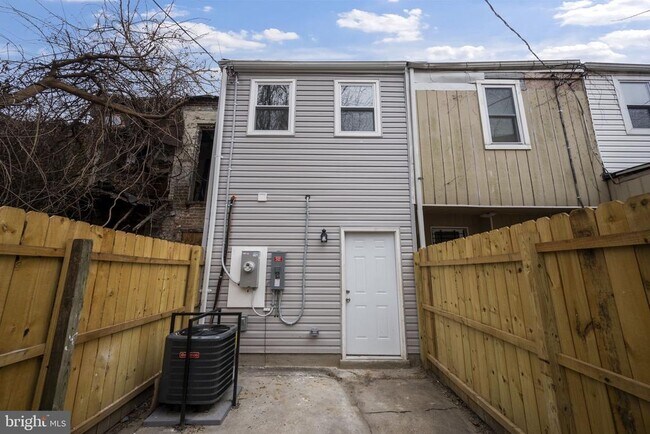 Building Photo - 1316 McHenry St
