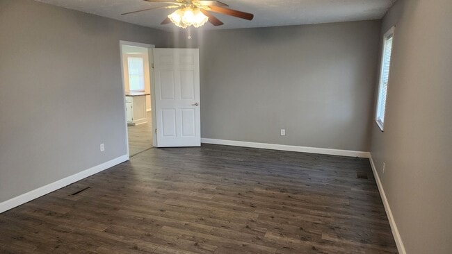 Building Photo - Large Brick Ranch near Cherokee Lake