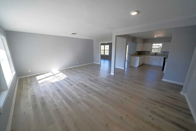 Building Photo - 323 Stockton Dr