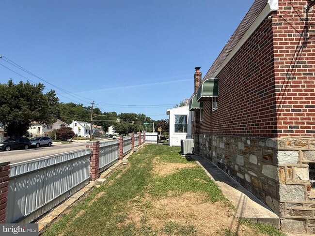 Building Photo - 1600 Fox Chase Rd