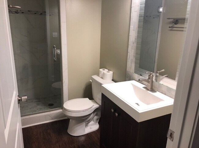 Building Photo - 1626 17th Ave E