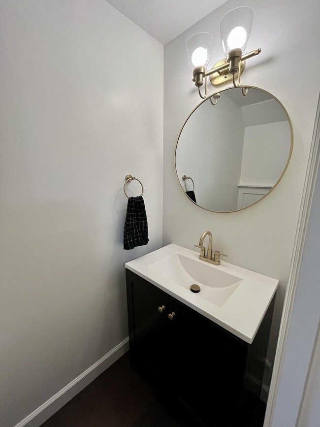 Building Photo - 9470 Tracey Lynne Cir