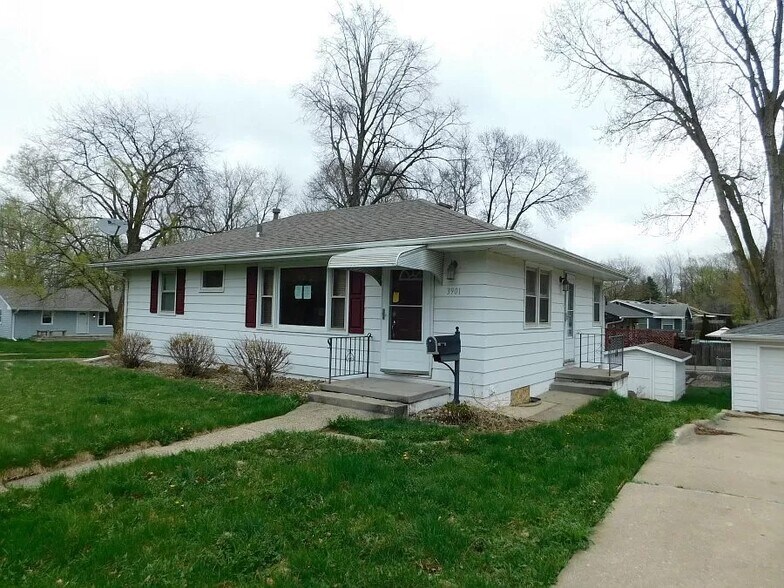 Building Photo - 3901 SW 7th St