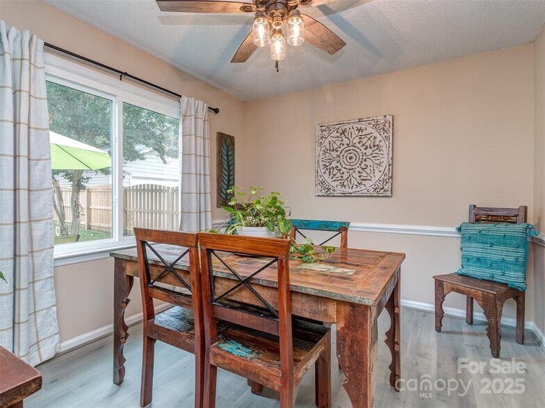 Building Photo - 8715 Parkchester Dr