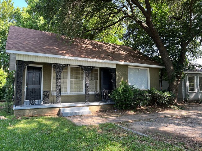 Primary Photo - 1BR/1BA Broadmoor Duplex Available