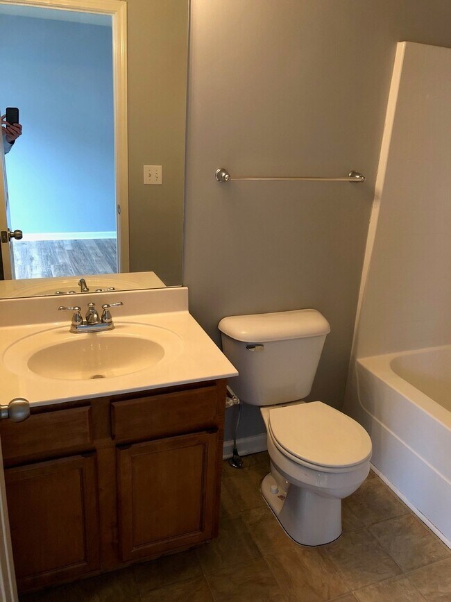 Building Photo - 2 Bedroom, 2.5 Bath Townhouse