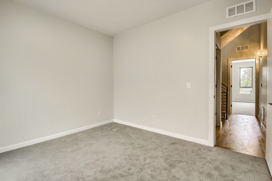 Building Photo - 2098 S Galapago St