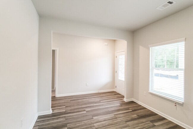 Building Photo - Fantastic 4bd/2.5ba home! Coming soon!