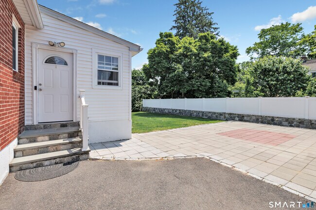 Building Photo - 61 Wakeley St