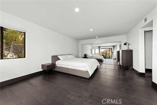 Building Photo - 685 Nyes Pl
