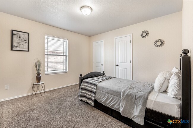 Building Photo - 605 Cody James Dr