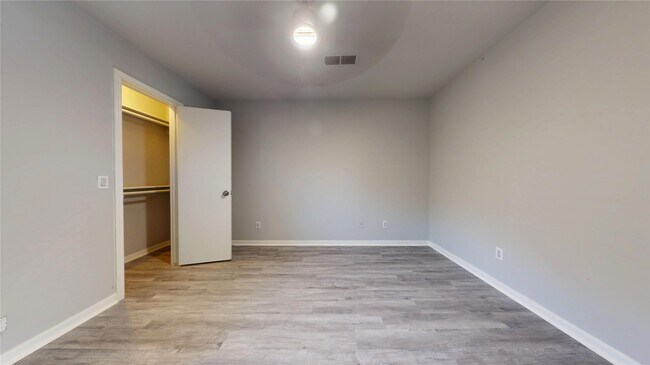 Building Photo - 14715 Woodward Gardens Dr