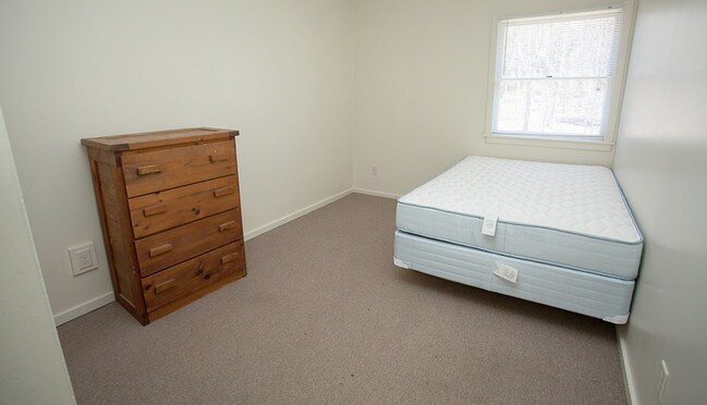 Furnished bedroom 3 - 1218 Mountain View Dr