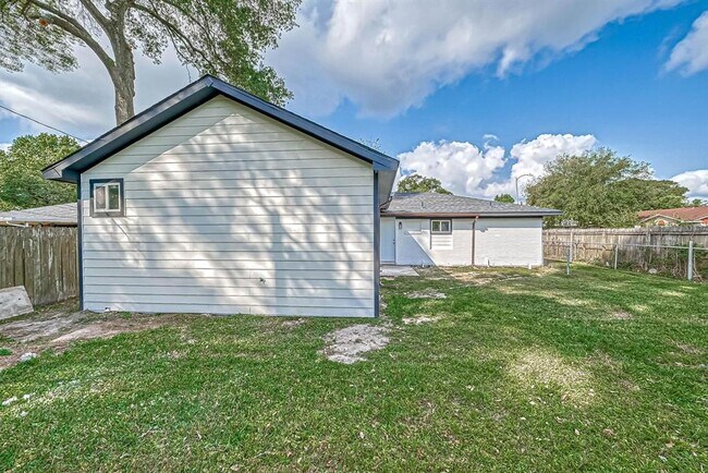 Building Photo - 9830 Degas Ln