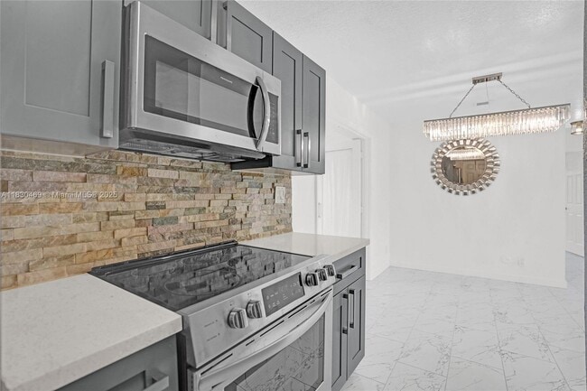 Building Photo - 3431 NW 5th Pl