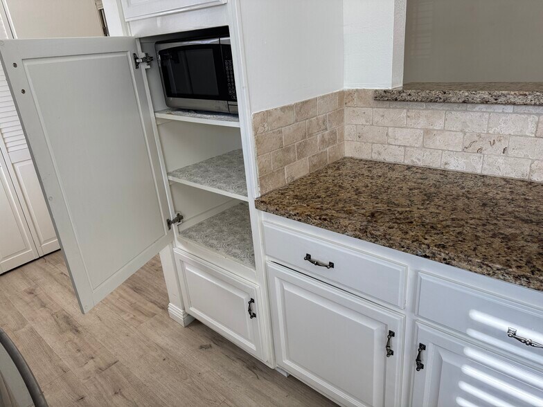 Building Photo - 1121 Calle Tulipan