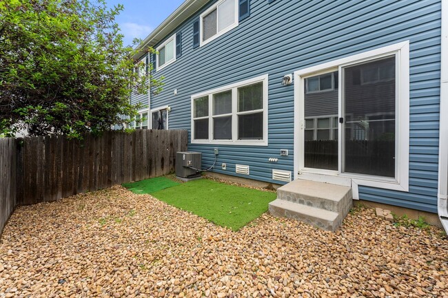 Building Photo - End-unit townhome in Cherry Creek School D...