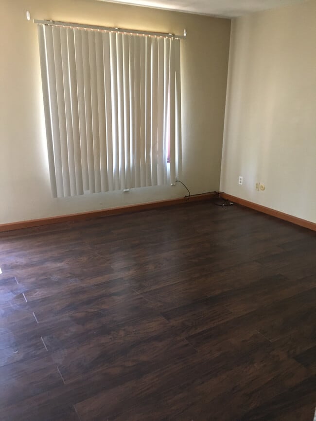 Building Photo - 1300 W Jeth Ct