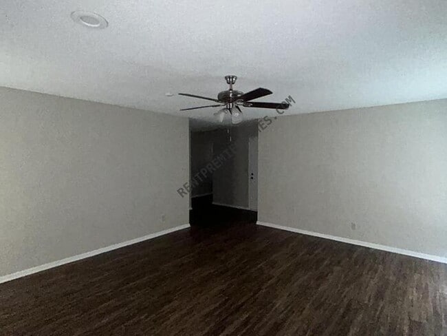 Building Photo - 5711 E 33rd Ct