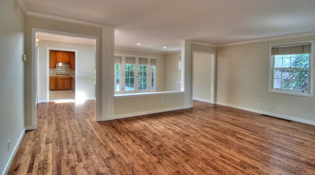 Building Photo - 2121 Middlefield Rd