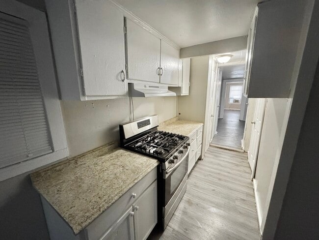 Building Photo - 1536 Brookins St
