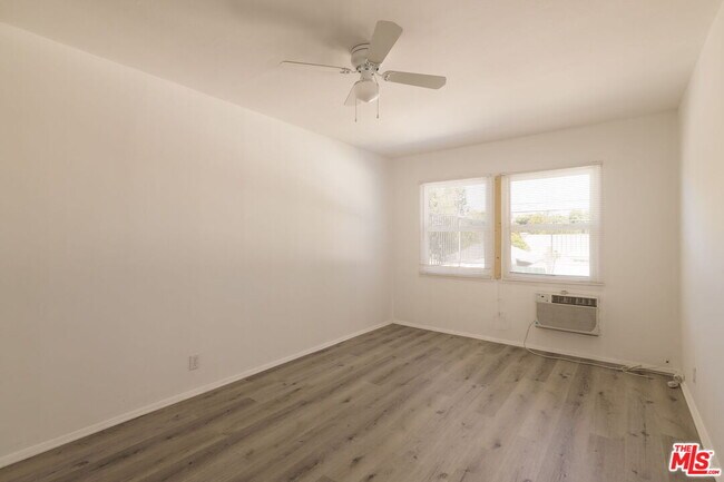 Building Photo - 5514 1/2 Cahuenga Blvd