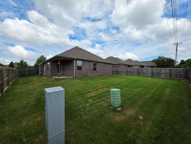 Building Photo - 3072 N Autumn Rose Ave