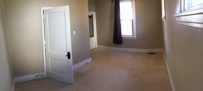 Building Photo - 967