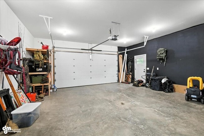 Building Photo - 4 BEDROOM | 2 BATHROOMS | 3 CAR GARAGE | M...