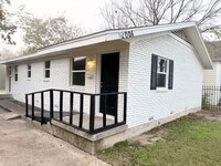 Building Photo - Beautiful 1 bedroom duplex in the heart of it all.