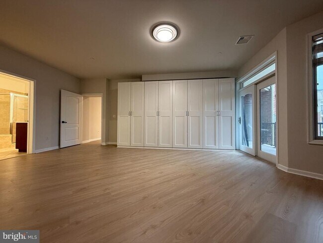 Building Photo - 407 Carson Terrace