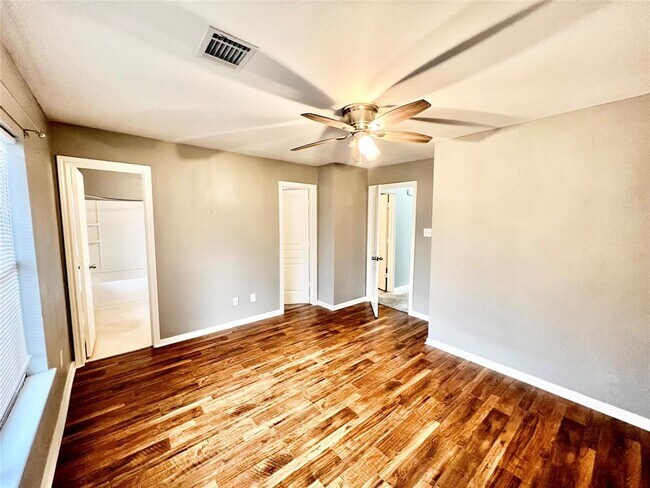 Building Photo - 8323 Greys Ln